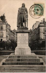 CPA VERSAILLES - Statue de Hoche (352827)