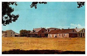 Postcard MILITARY SCENE Fort Laramie Wyoming WY AT9772