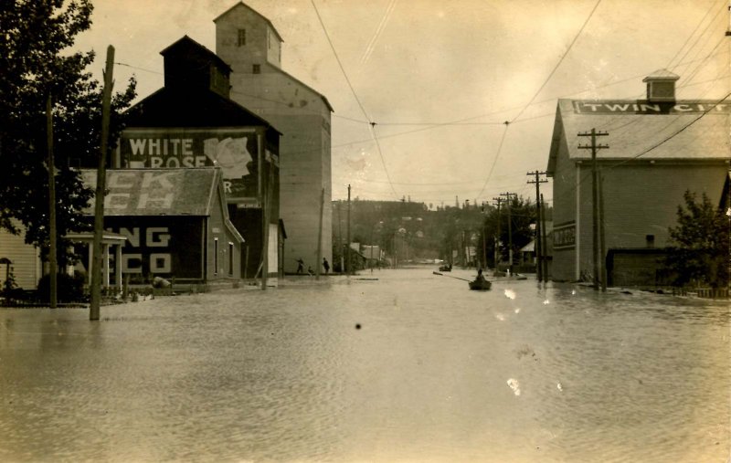 Canada - Edmonton, Alberta. 1915 Flood. 100 St, Twin City Ice, etc  *RPPC