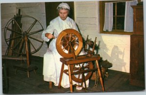 postcard Morrisburg - Upper Canada Village -  Craft Demonstration spinning wheel