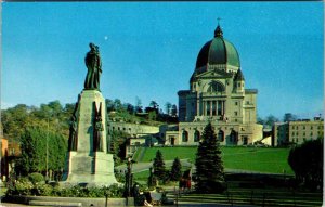 Postcard BUILDING SCENE Montreal Quebec QC AK2455
