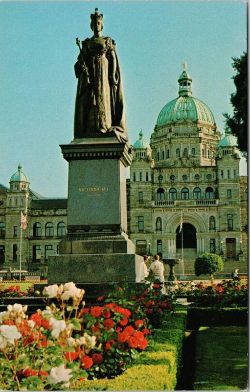 Queen Victoria Statue Parliament Buildings Victoria BC UNUSED Postcard D97