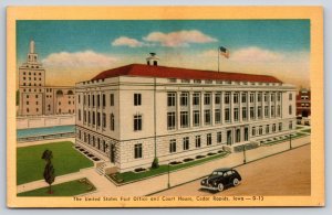 Cedar Rapids Iowa~US Post Office & Court House~c1930s Auto~Vtg Linen Postcard