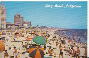 America Postcard - A Busy Day at The Beach - Long Beach, California - Ref TZ1813