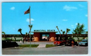 ST. PETERSBURG, Florida FL ~ Holiday Isles MUNICIPAL BEACH 1950s Cars Postcard