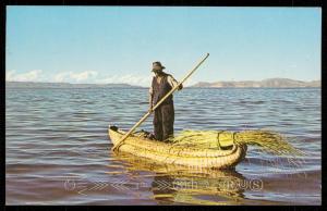 Puno - Balsa de Totora en el Lago Titicaca