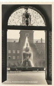 Austria Postcard - Salzburg - Residenzbrunnen Und Glockenspiel - Ref TZ3053