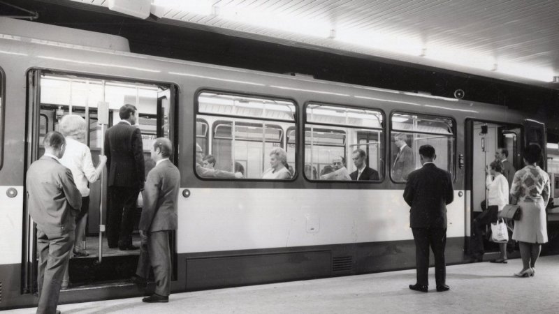 Frankfurt 8x5 German 1970s Railway Station Train Rare Press Photo