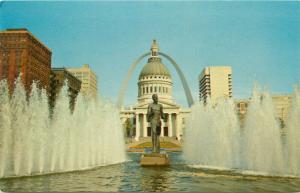 Old Courthouse Gateway Arch Jefferson Memorial St Louis Missouri MO Postcard