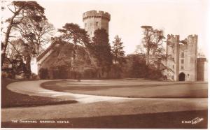 uk24634 coutryard warwick castle real photo uk