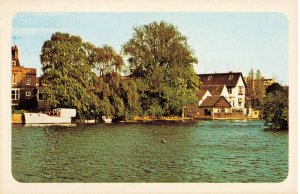 Rare Vintage Postcrad Bridge Hotel, St Neots, Cambridgeshire England Unposted. 