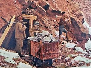 Postcard  Gold Ore Car, Loaded for the Dump. CO.  Embossed UDB      X8
