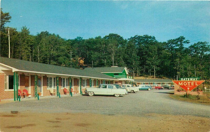 Houghton Michigan Gateway Motel US 41 Cook roadside Postcard autos 21-5351