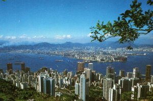 VINTAGE CONTINENTAL SIZE POSTCARD VIEW OF HONG KONG AND KOWLOON FROM THE PEAK T2