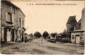 CPA Monts-sur-Guesnes - La route de Loudun (111566)