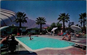 Vintage Postcard PALM SPRINGS CARMELITA HOTEL & APTS Pool California JT11