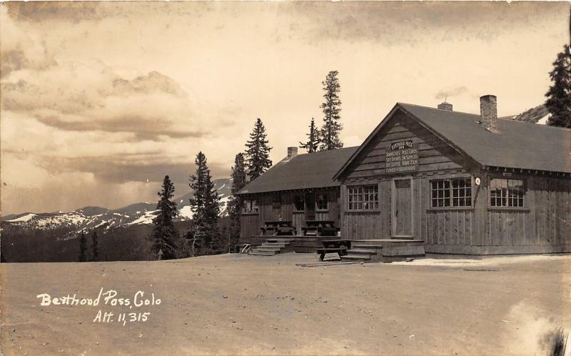 F29/ Berthoud Pass Colorado RPPC Postcard 1940 Inn Restaurant Shop