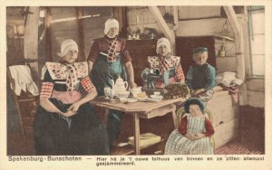 Netherlands Spakenburg Bunschoten Traditional Dressed Vintage Postcard 07.46