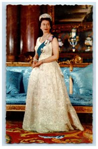 c1950s Her Majesty Queen Elizabeth II Standing, Kodak Film Unposted Postcard