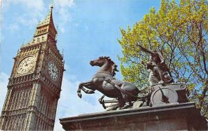 uk7348 boadicea statue and big ben london uk