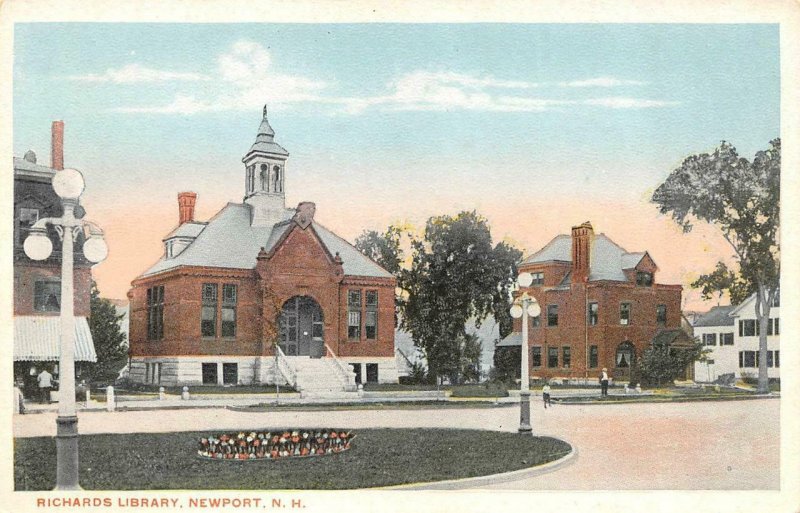 NEWPORT, NH New Hampshire  RICHARDS LIBRARY~Street View  c1920's Postcard