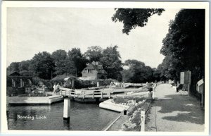 c1940s Sonning, Berkshire Lock Postcard River Thames Keeper House England UK