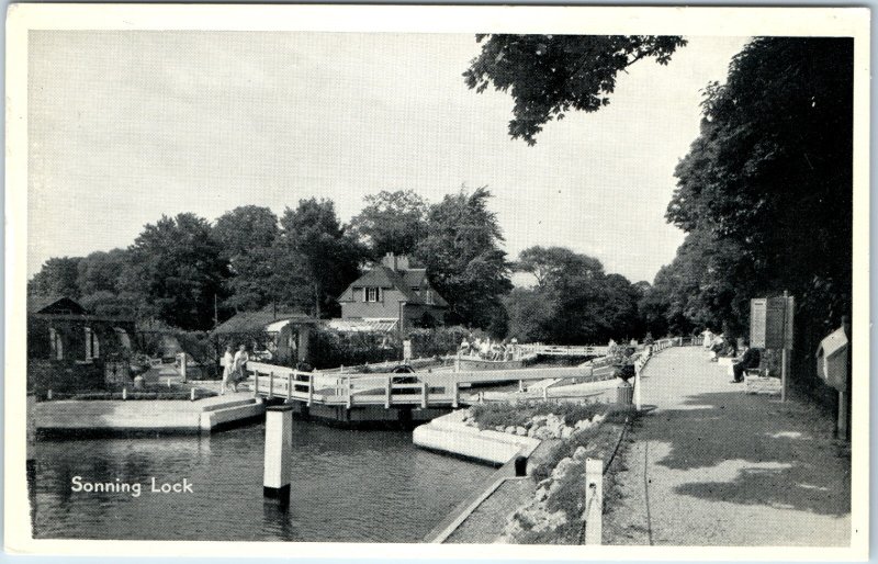 c1940s Sonning, Berkshire Lock Postcard River Thames Keeper House England UK