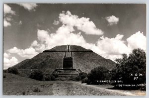 Postcard RPPC Piramide del Sol - Teotihuacan Mexico