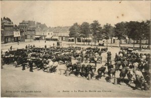 CPA AMIENS Place du Marché aux Cheveaux (758060)