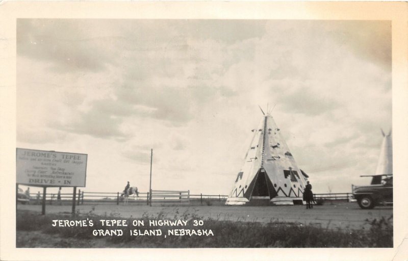 F53/ Grand Island Nebraska RPPC Postcard 1948 Jerome's Tepee Roadside