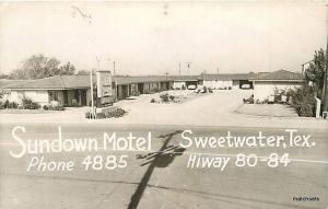 1952 RPPC SWEETWATER, TEXAS Sundown Motel Highway 80-84 POSTCARD 6582