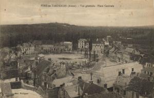 CPA FERE-EN-TARDENOIS Vue generale Place Centrale (152087)