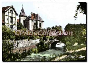 Postcard Modern Brie Comte Robert (S & M) The ditches of the old Chateau