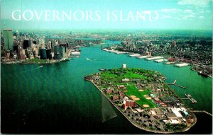 New York City NY Manhattan Governors Island Postcard unused (26588)