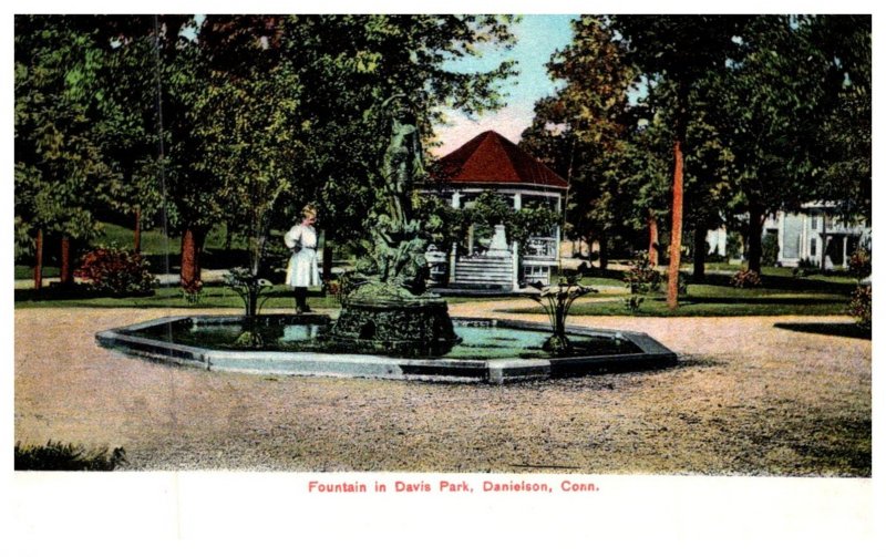 Connecticut  Danielson , Fountain in Davis Park