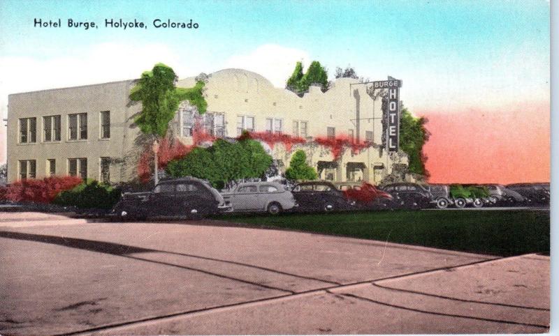 HOLYOKE , CO Colorado    HOTEL  BURGE  c1930s   Cars  Roadside   Postcard