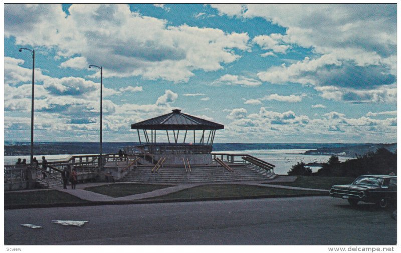 The Popular Lookout on Governor's Promenade, Classic Car, QUEBEC CITY, Quebec...