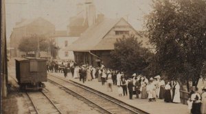 Hartford WISCONSIN RPPC 1908 DEPOT Train Station WAITING FOR EVENING TRAIN WI KB