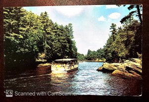 Wisconsin Dells, WI - The Dell Queen entering the Narrows