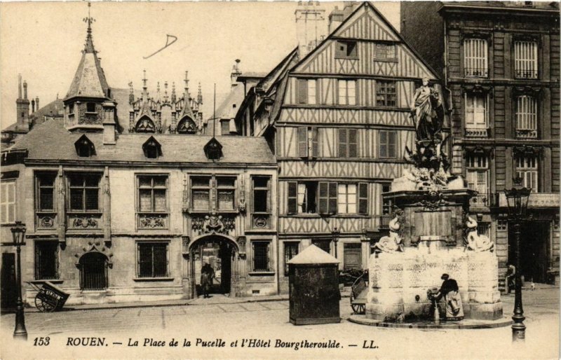 CPA ROUEN-La Place de la Pucelle et l'Hotel Bourgtheroulde (348463)