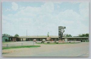 Albany Texas~Hereford Motel~Cars in Front~1950s Postcard 