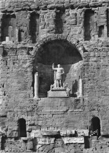 BT4115 K Empereur auguste au theatre antique Orange France