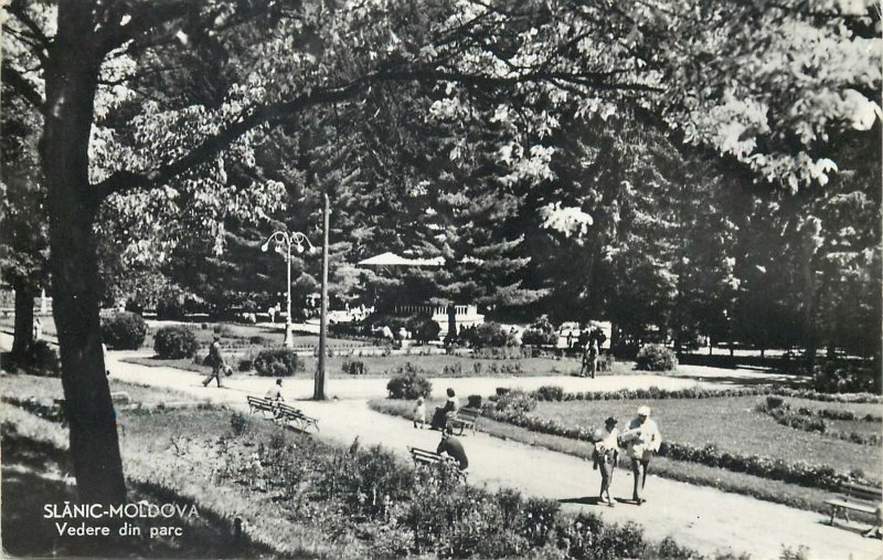 Romania Slanic moldova vedere din parc flori   Postcard