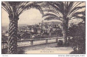 GRASSE, Vue prise entre les Palmiers du Grand Motel, Alpes Maritimes,  France...