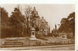 Scotland Postcard - Burn's Statue and War Memorial - Stirling RP  Ref 9402A