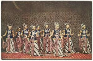 Indonesia Dancers of the Soenan Sunan Solo Java 1910s-1920s Postcard