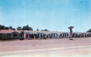 ASHEVILLE, North Carolina NC    HOLLYWOOD COURT MOTEL~JD Baker ROADSIDE Postcard