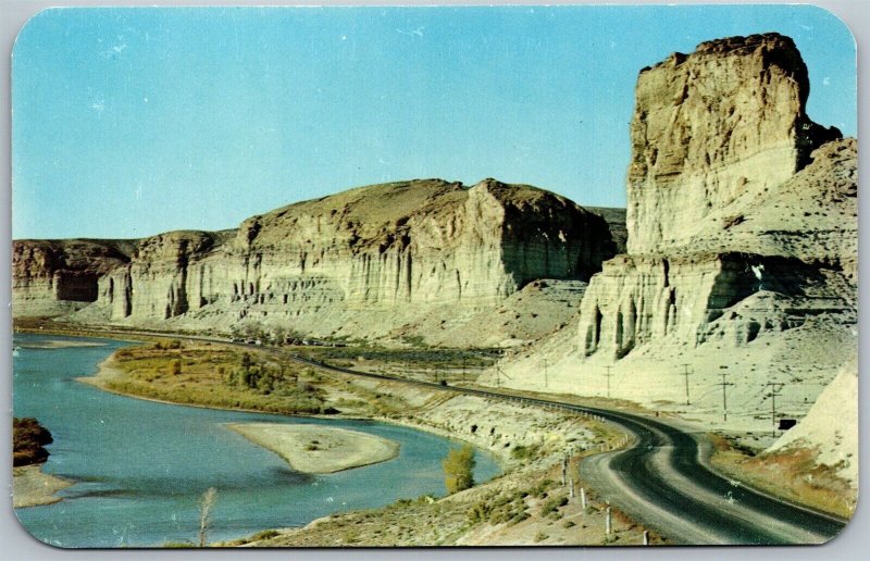 Vtg Wyoming WY Tall Gate Rock & Palisades Green River View Hwy 30 Postcard