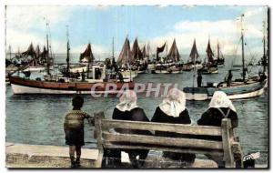 Modern Postcard Island of Oleron Port of Cottiniere Old Women sailors waiting...