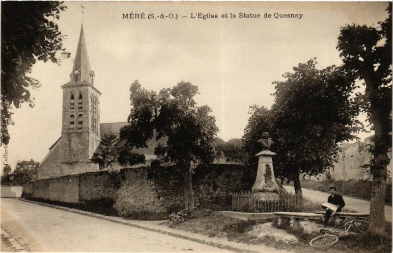 CPA MERE - L'Église et la Statue de Quesnay (246791)